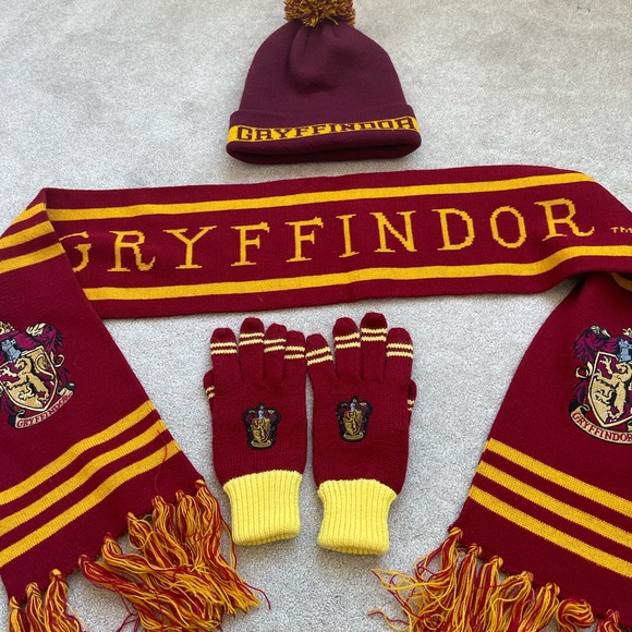 Ultimate HARRY POTTER GRYFFINDOR Winter Set. None worn. Thick and warm. - Picture 4 of 9